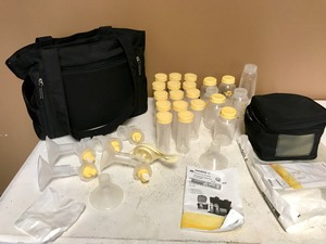 lot 49 image: Breast Pump Bag  Containers