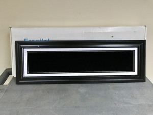 lot 68 image: Beautiful Long Photo Frame