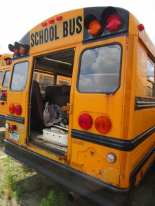 lot 14 image: THOMAS 76 PASSENGER SCHOOL BUS - TOW AWAY FOR PARTS