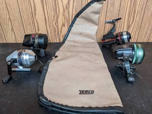 lot 215 image: Lot of (4) Vintage Fishing Reels and Storage Case