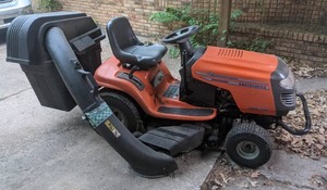 lot 1 image: 2005 Husqvarna YTH1542XP Lawn Mower