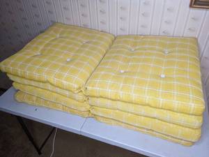 lot 78 image: Set of (4) Outdoor Patio Cushions - PlaidYellow