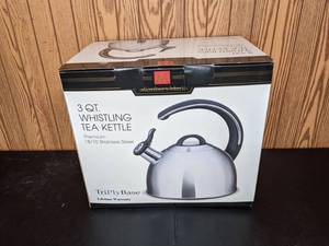 lot 206 image: Beautiful Members Mark 3qt Whistling Tea Kettle