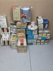 lot 285 image: A Lot of Electrical Lighting Supplies Leviton and Medalist