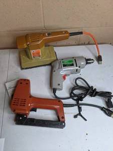 lot 297 image: Lot of (3) Vintage Power Tools Finishing Sander, Drill, Staple Gun
