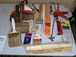 lot 270 image: Assortment of Painting and Caulking Supplies