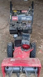 lot 9 image: Toro Power Shift 824 Snow Blower