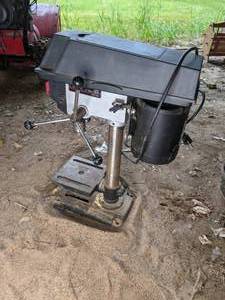 lot 279 image: Skil 8 Drill Press 3380