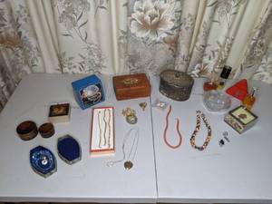 lot 130 image: Elegant Lot of Assorted Jewelry, Jewelry Boxes, and Perfume