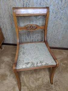 lot 143 image: Vintage Early - Mid Century Wood Dining Room Chair