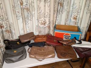 lot 108 image: Vintage Purse and Pepsi Box Lot