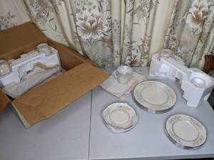 lot 120 image: Gorham Fine China Setting for 4 in Cherrywood Pattern - New in Box