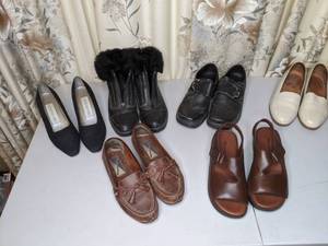 lot 123 image: Lot of (6) Pairs of Womens Shoes and Boots Jones New York, Naturalizer, Seibel, Etc.
