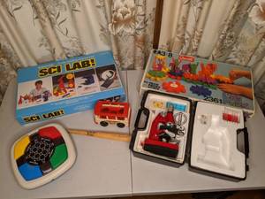 lot 100 image: Vintage Toy Lot - Science & Sensory