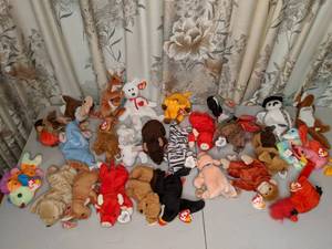 lot 103 image: Beanie Baby Lot w Rare