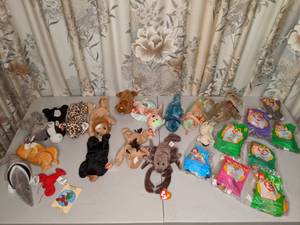 lot 104 image: Beanie Baby Lot w New In Package Minis