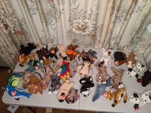lot 106 image: Beanie Baby Lot w Many Pups