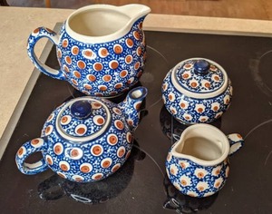lot 65 image: Beautiful Vintage Boleslawiec Handmade Poland Pottery