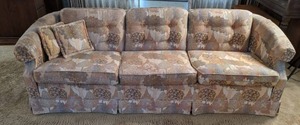 lot 76 image: Beautiful Vintage Couch w Forest Design