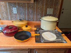 lot 26 image: Mixed Lot of (3) Vintage Le Creuset, Capco, & Regal Wear Pots & Pans