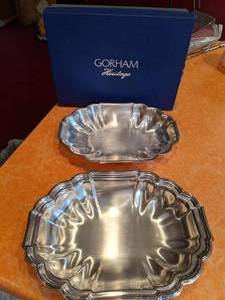 lot 32 image: Pair of Gorham Heritage Silver Plate Serving Trays