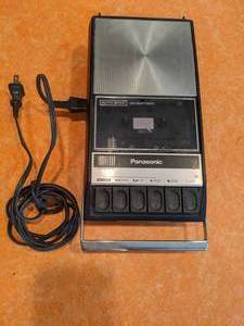lot 33 image: Vintage Panasonic Cassette Tape RecorderPlayer