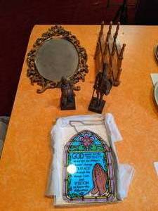 lot 37 image: Mixed Lot of Vintage Home Decor