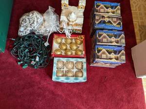 lot 16 image: Lot of Christmas Decorations & Lights