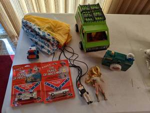 lot 17 image: Mixed Lot of Collectable Toys, The Dukes of Hazard, Illco Toy Camera, & More