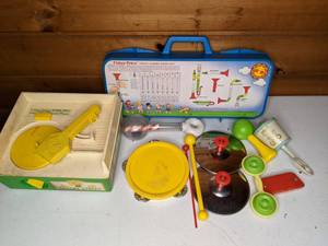 lot 261 image: Assortment of Vintage Childrens Musical Toys