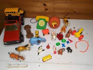lot 263 image: Assortment of Vintage Childrens Toys with Tonka Road Runner
