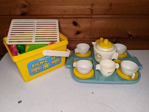 lot 264 image: Adorable Vintage Fisher Price Picnic Set