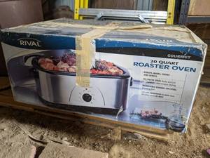 lot 307 image: Rival Gourmet 20 Qt Roaster Oven