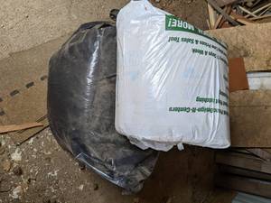 lot 319 image: Lot of (2) Bags of Insulation
