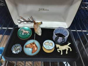 Vintage Stag & Horse BroochesCollectibles