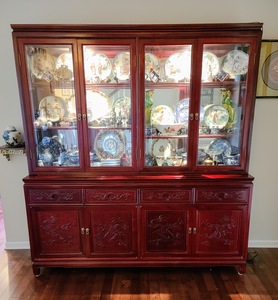 lot 3 image: Beautiful Carved Wood Display Hutch