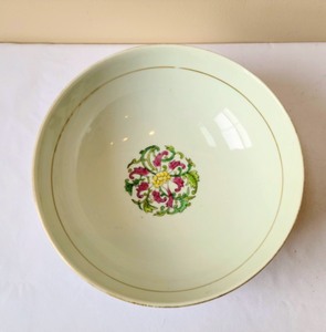 lot 15 image: Imari Bowl