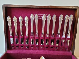 lot 24 image: Rogers Bros Silver Plated Flatware