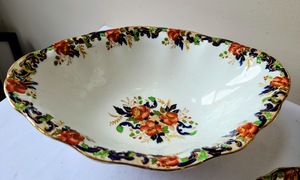 lot 36 image: Vintage Floral Dishes