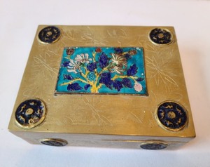 lot 54 image: Two Trinket Boxes