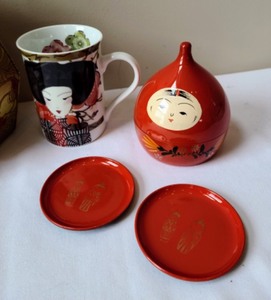 lot 62 image: Fun Asian Decor