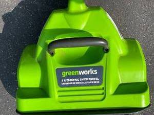 lot 226 image: Greenworks Electric 12 Inch Snow Shovel