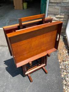 lot 242 image: Wooden TV Trays w Holder