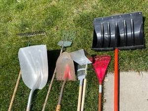 lot 248 image: Long Handled Tool Lot