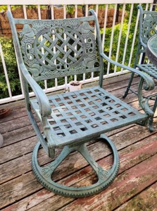 lot 131 image: Patio Table and Chairs