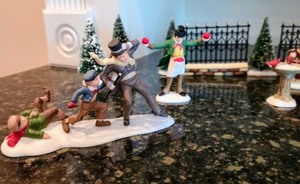 lot 189 image: Department 56 Dickens Village Accessories