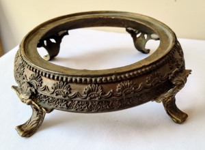 lot 194 image: Pair of Ornate Vintage Metal Stands