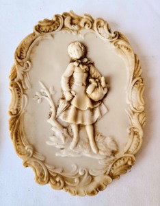 lot 197 image: Pair of Vintage Wall Plaques