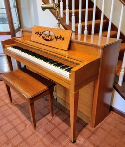 lot 200 image: Wurlitzer Upright Piano