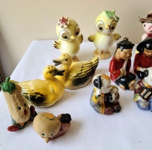 lot 209 image: Vintage Salt and Pepper Shakers